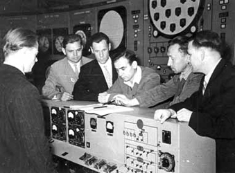 Пульт Первой в мире АЭС. Пульт Первой в мире АЭС.