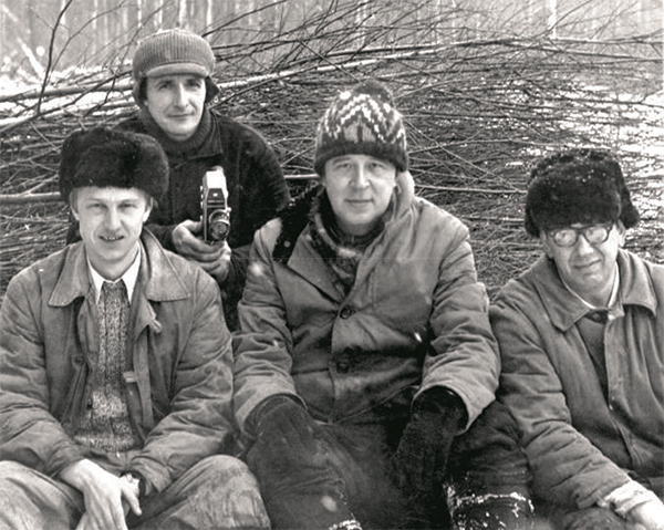 Шефская помощь сельскому хозяйству — заготовка кормов,1982 г.: Кравченко И.В., Лунев В.П., Работнов Н.С., Соколов Ю.В. Шефская помощь сельскому хозяйству — заготовка кормов,1982 г.: Кравченко И.В., Лунев В.П., Работнов Н.С., Соколов Ю.В.